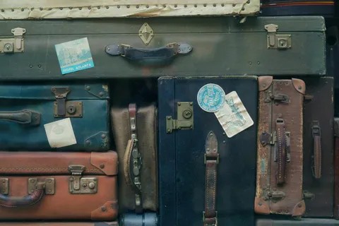Valises de voyage empilées